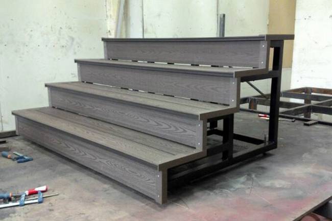 Подступёнок HOLZHOF с тиснением "Кольца дерева", 150*12*4000 мм, янтарь (песочный) Подступёнок HOLZHOF с тиснением "Кольца дерева", 150*12*4000 мм, янтарь (песочный)