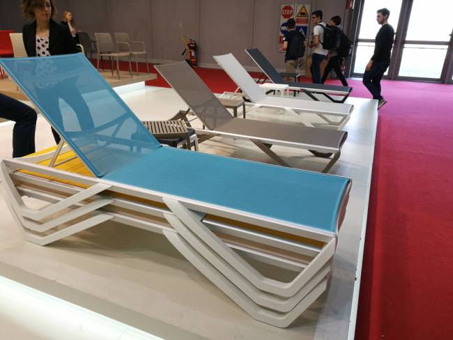 Шезлонг-лежак металлический Wave белый, синий 1910х715х300 мм