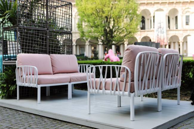 Диван пластиковый с подушками Komodo 5 белый, розовый 2940х1540х880 мм Диван пластиковый с подушками Komodo 5 белый, розовый 2940х1540х880 мм