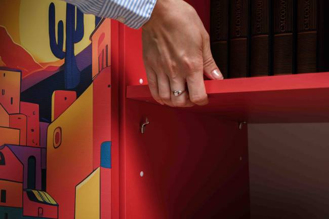 Комод-тумба Кармин 16.230.03 цвет красный/белый, фасады с рисунком Бразильские домики